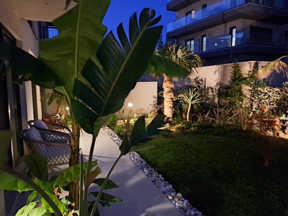 Apartment With Private Pool สปลิท ภายนอก รูปภาพ