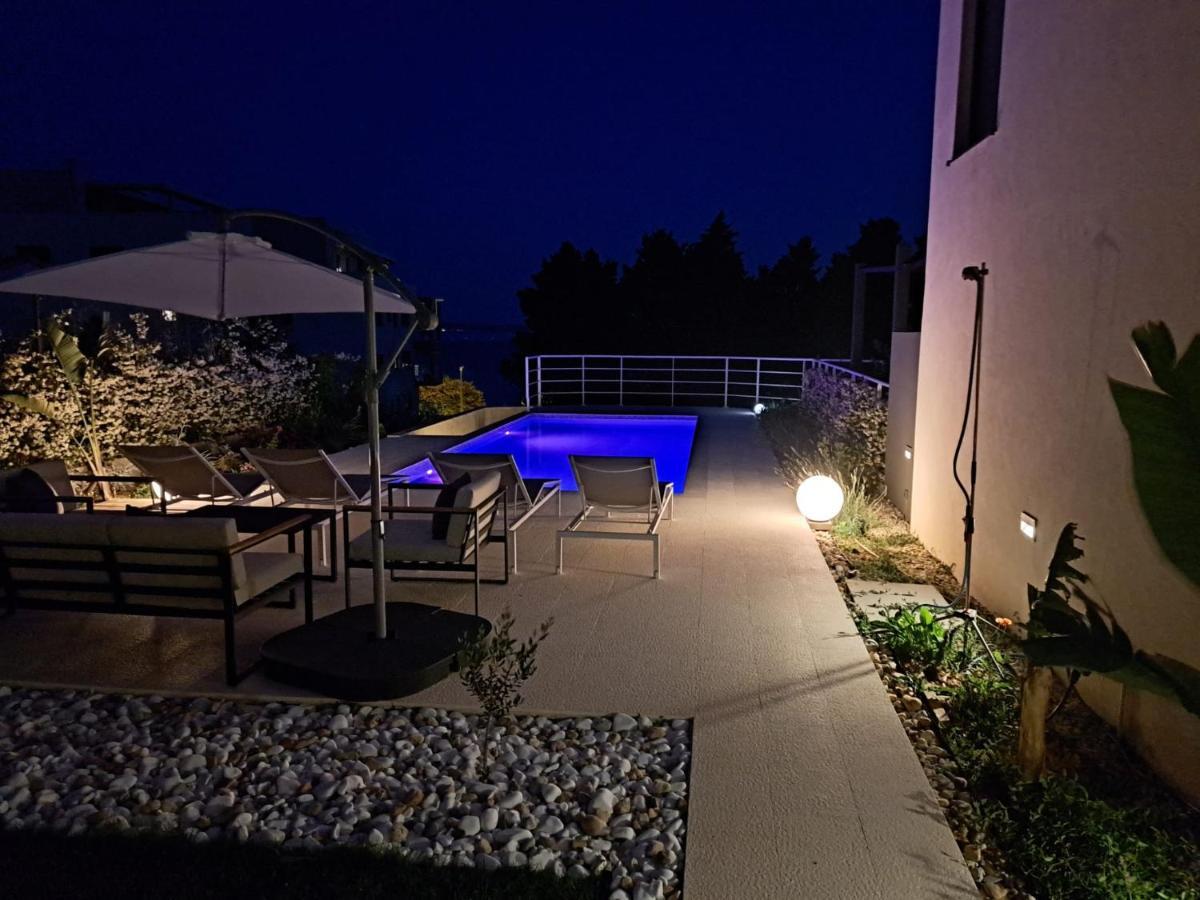 Apartment With Private Pool สปลิท ภายนอก รูปภาพ