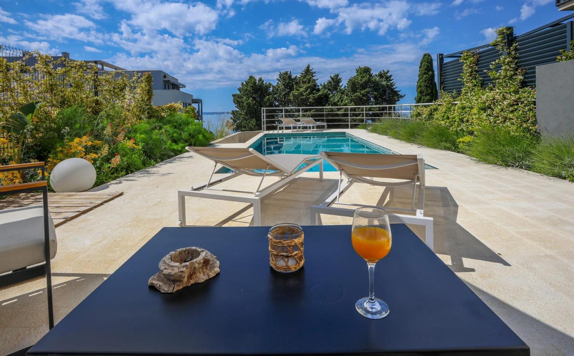 Apartment With Private Pool สปลิท ภายนอก รูปภาพ